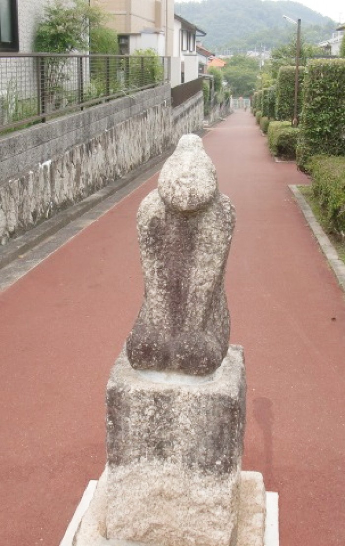 遊歩道の彫刻