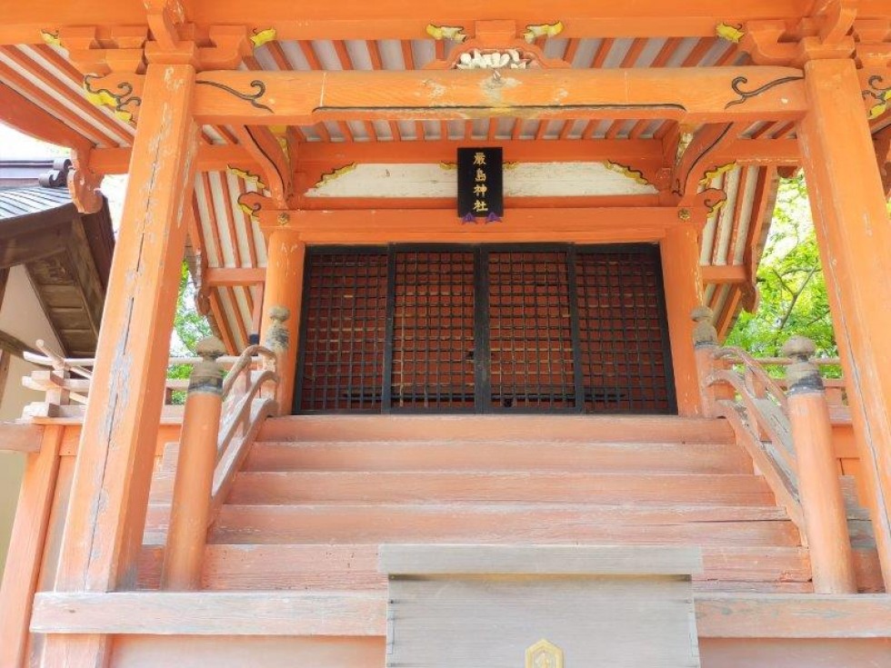 多田神社内の厳島神社